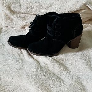Clarks Carleta Lyon suede booties